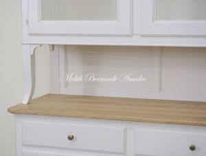 Credenza da cucina con alzata a 3 ante in legno finitura bianco e top in rovere massiccio